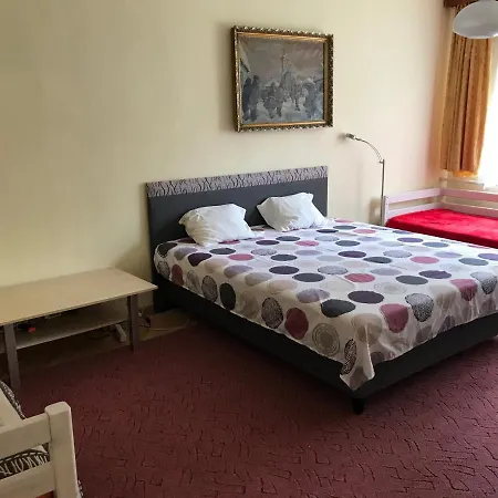 Sunny By The River ドルニー・クビーン